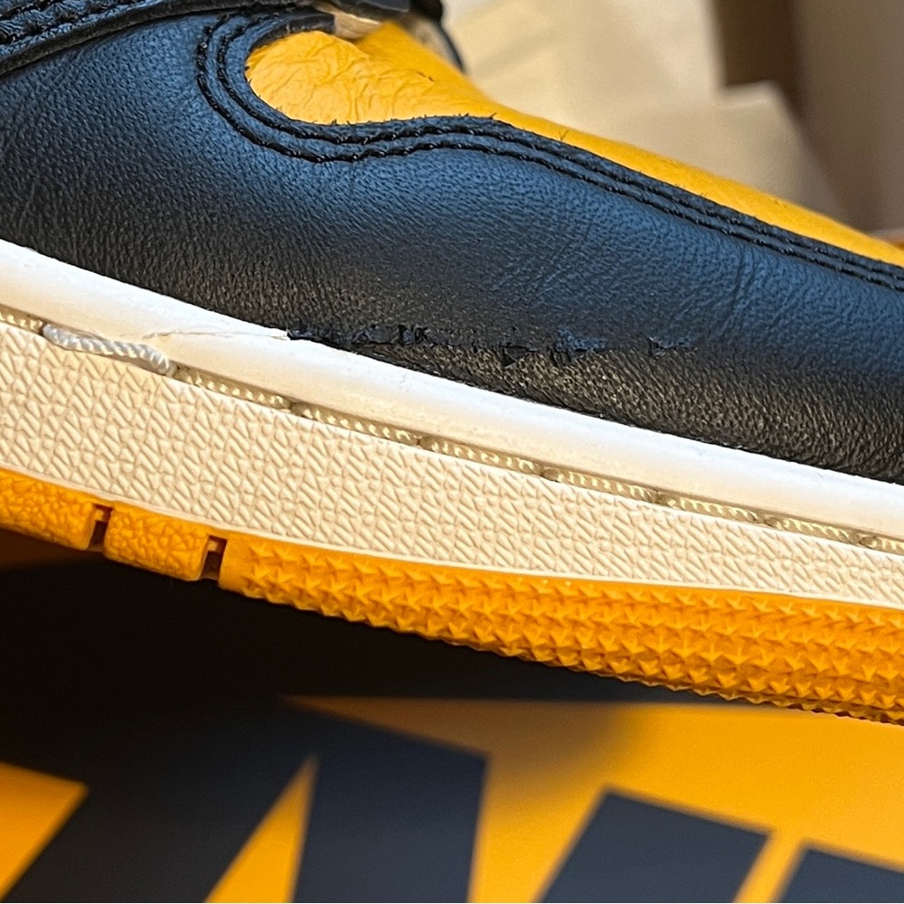Air Jordan 1 “Taxi’s“ Retro High OG Yellow Toe  Mens Size 13 - Picture 9 of 9